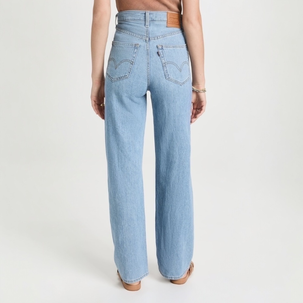 LEVI’S Premium High Loose Jean Light Wash Size 24 x 31” - Picture 2 of 9